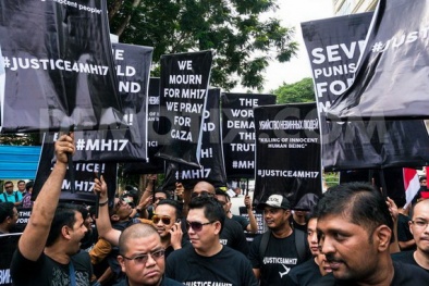 Tin mới nhất máy bay Malaysia bị bắn rơi: Hoãn điều tra